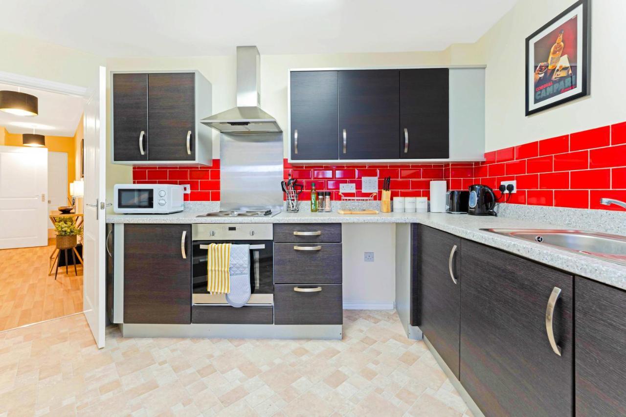 Modern & Spacious 2 Bedroom Serviced Apartment Next To Lochend Park - Private Underground Parking & Lift Available - Close To Edinburgh City Centre Dış mekan fotoğraf