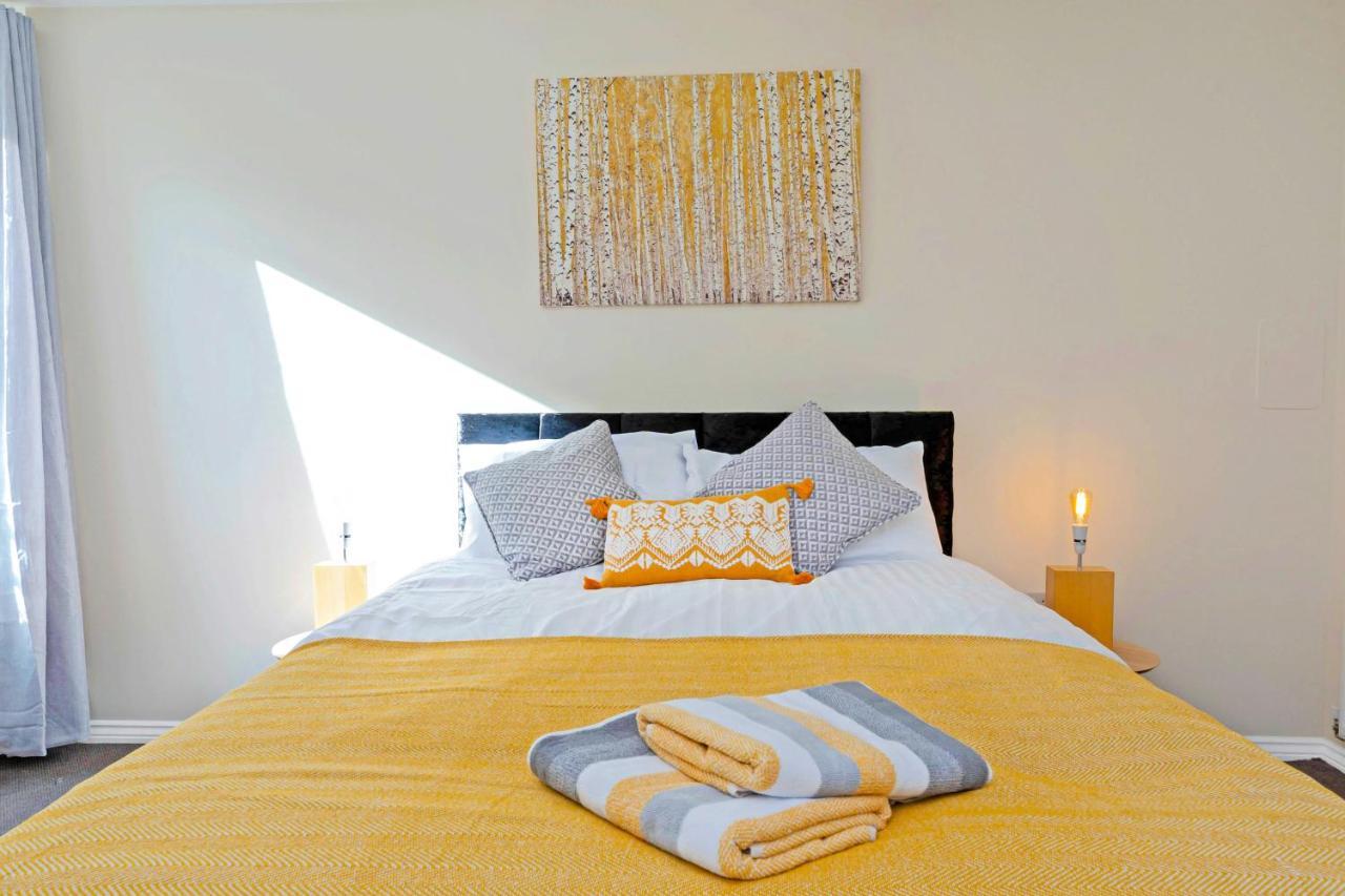 Modern & Spacious 2 Bedroom Serviced Apartment Next To Lochend Park - Private Underground Parking & Lift Available - Close To Edinburgh City Centre Dış mekan fotoğraf
