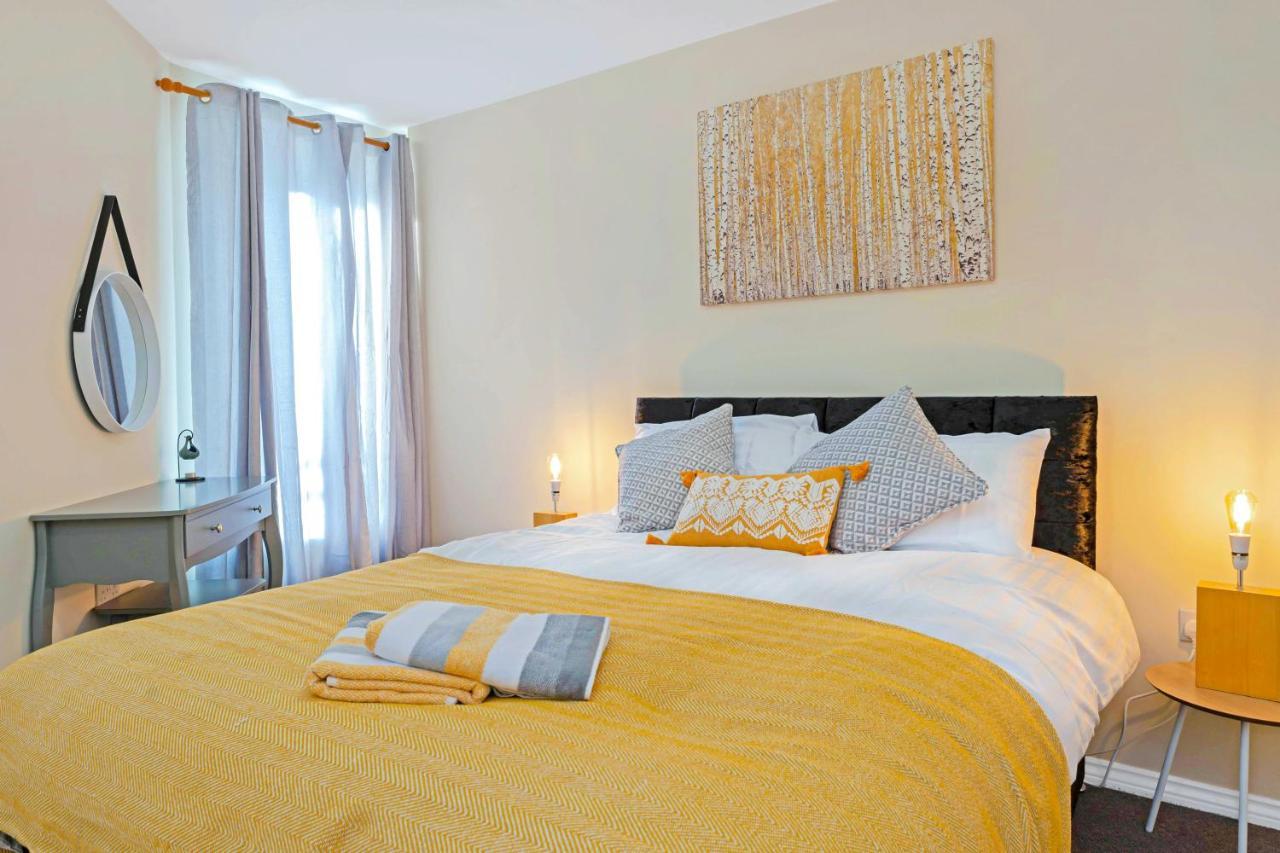 Modern & Spacious 2 Bedroom Serviced Apartment Next To Lochend Park - Private Underground Parking & Lift Available - Close To Edinburgh City Centre Dış mekan fotoğraf